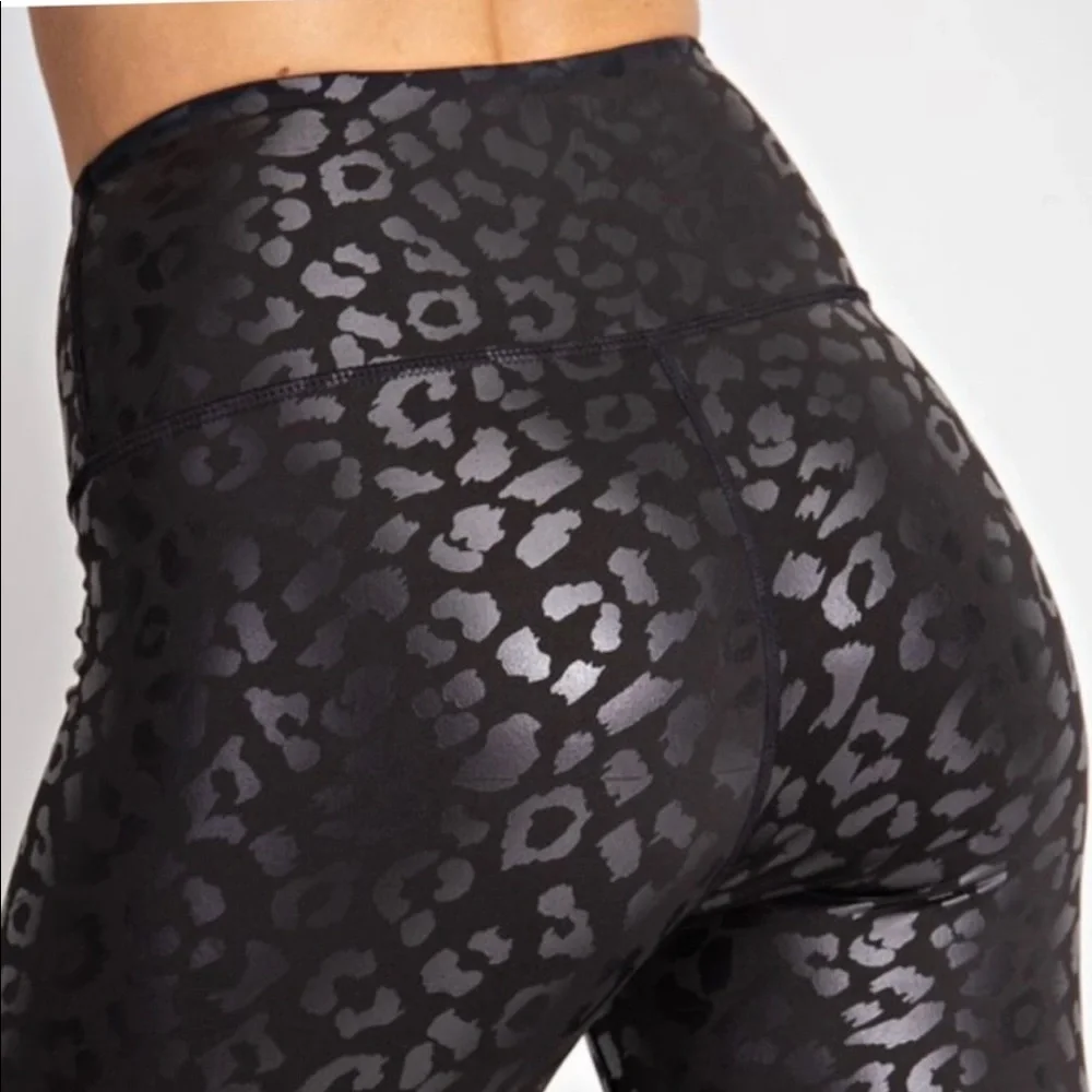 LAST THREE • EMBOSSED LEOPARD PRINT BLACK YOGA LEGGING - Picture 3 of 4